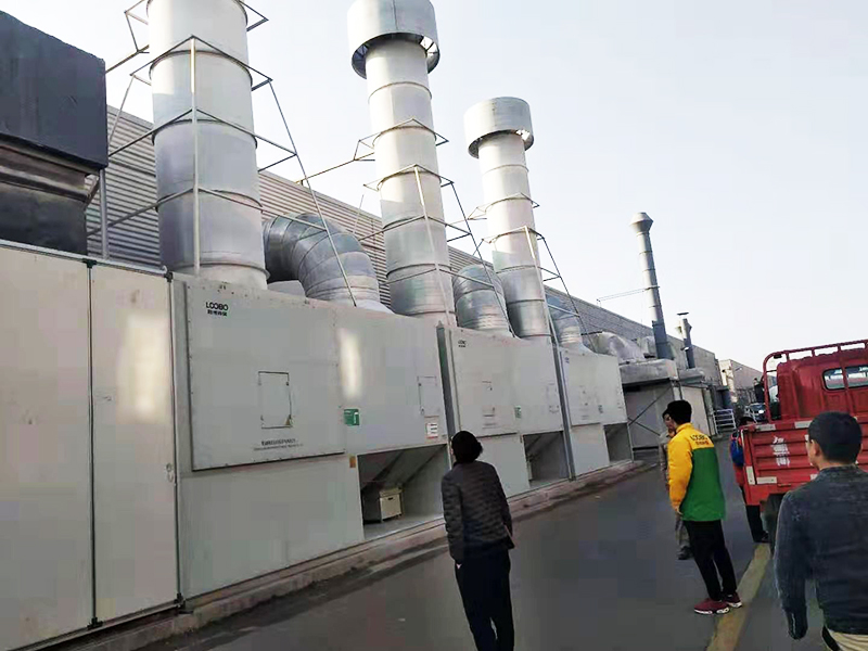 路博技術(shù)人員前往打磨除塵項(xiàng)目現(xiàn)場(chǎng)維護(hù)除塵環(huán)保設(shè)備