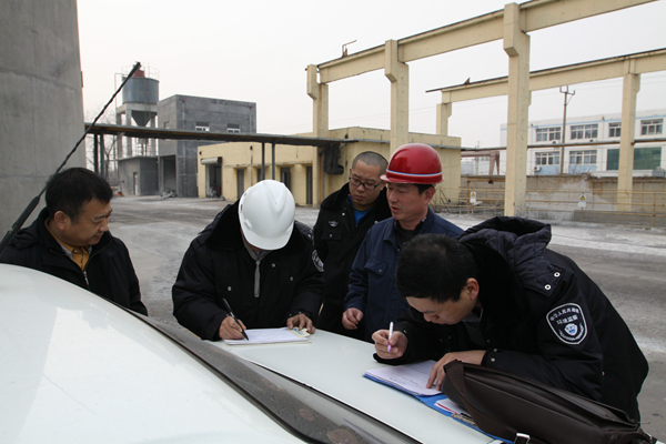 青島：環(huán)境執(zhí)法重拳再出擊！抗霾夜查揪出四家問題企業(yè)