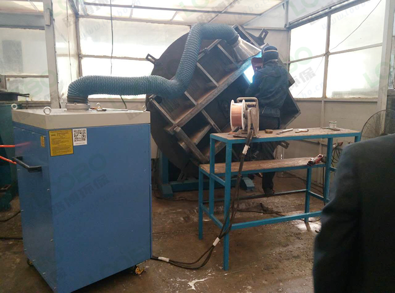 使用電焊煙塵凈化器和改善工作環(huán)境哪個更環(huán)保.jpg 使用電焊煙塵凈化器和改善工作環(huán)境哪個更環(huán)保.jpg