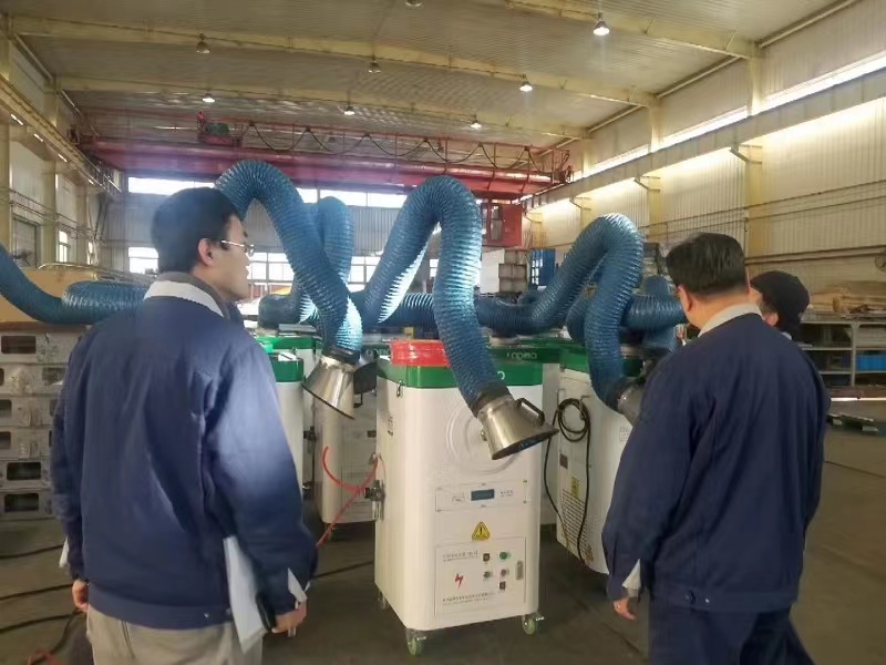 移動式焊接煙塵凈化器，深受廣大工業(yè)車間的青睞！  