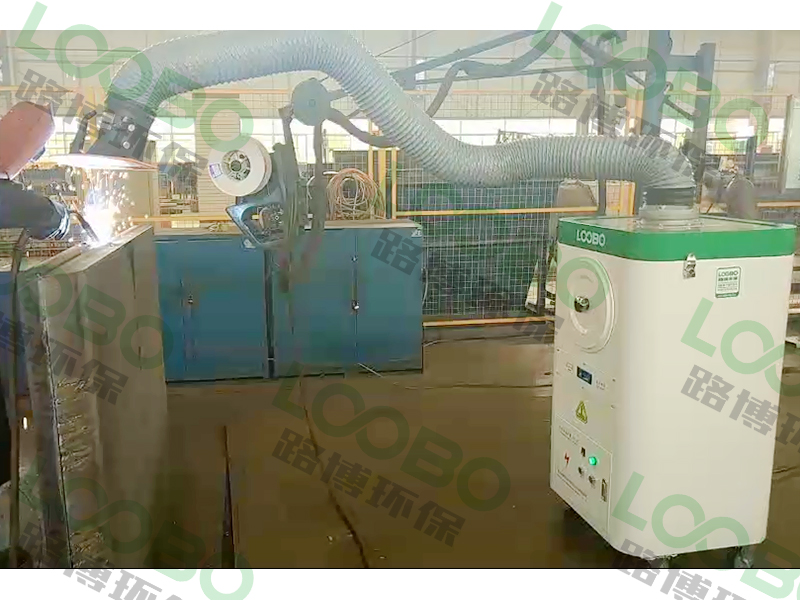 輕巧靈便，價(jià)格適中，這款移動式焊煙凈化器值得一看