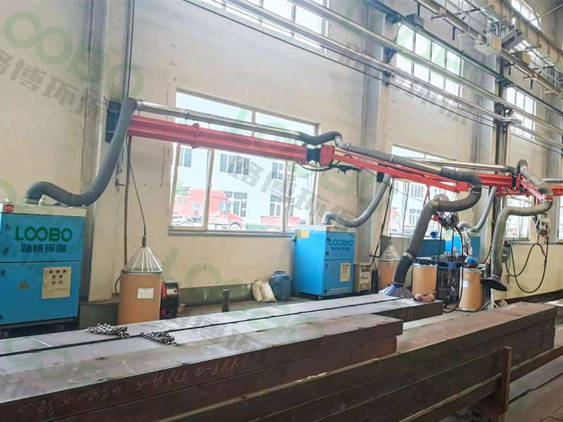 靈活旋轉(zhuǎn)，高效捕集焊接煙塵，萬向吸氣臂讓煙塵無處可逃